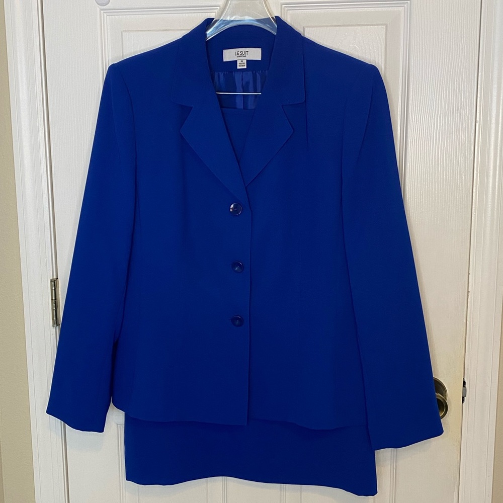 Le Suit Essentials royal blue skirt suit